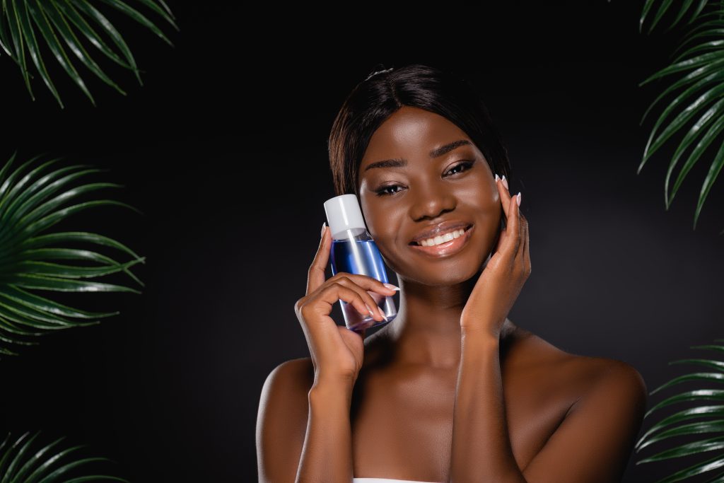 Jasa Foto Produk dengan Model Menampilkan Keunggulan Produk